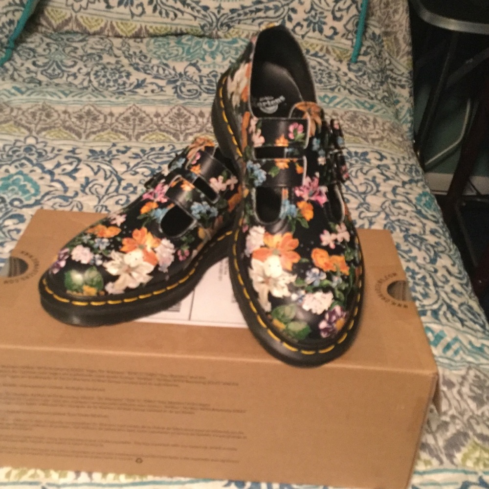 Dr Martens Darcy Floral with Box